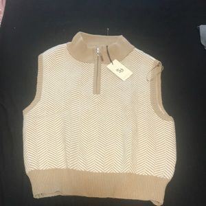 NWT Sincerely Jules Womens Cropped 1/4 Zip Sweater Vest Size M Tan White